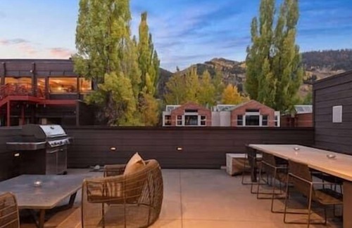 Aspen House | 5 Bedroom Modern Duplex in Aspen Core, Great Views