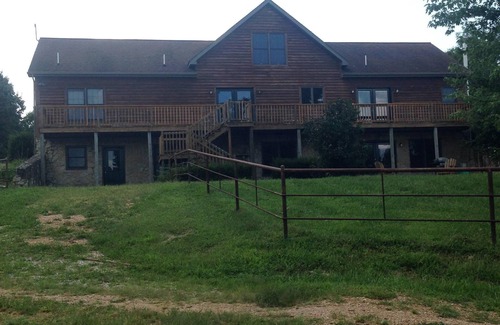 Goodson House | 5 Bedroom ranch home on ground and lower walkout level sleeps up to ten people