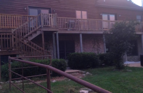 Goodson House | 5 Bedroom ranch home on ground and lower walkout level sleeps up to ten people