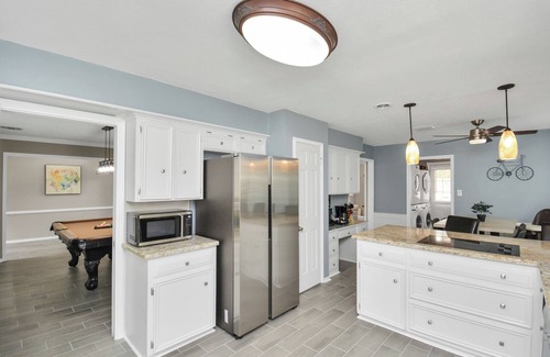 Bammel House | 5-Bedroom Sanctuary w Pool: 25 Mins Downtown SC