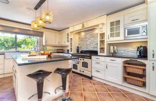 Mato Serrao Villa | 5 Bedroom Villa With Pool, Hot Tub & Stunning Sea View. Close to town and beach