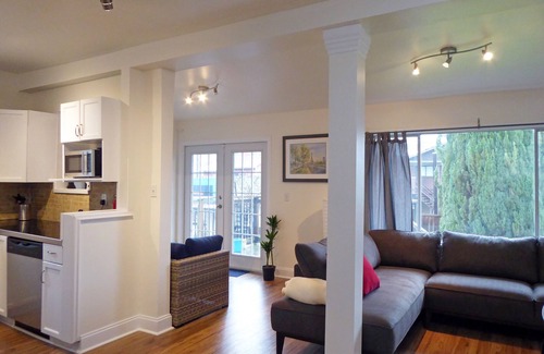 Kensington-Cedar Cottage House | 5 bedroom, whole house, totally private and centrally located