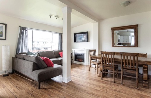 Kensington-Cedar Cottage House | 5 bedroom, whole house, totally private and centrally located