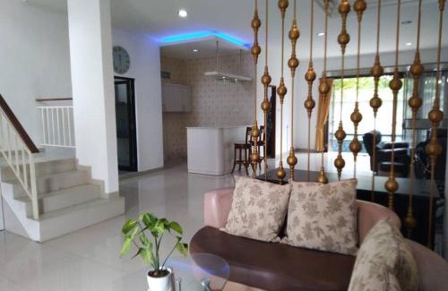 By Pass Ngurah Rai Villa | 5 Bedrooms Villa in Jimbaran
