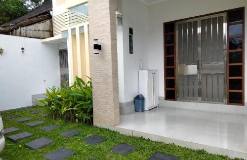 By Pass Ngurah Rai Villa | 5 Bedrooms Villa in Jimbaran