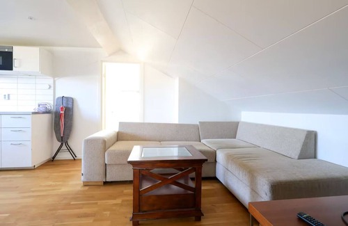 Kyrkbyn Apartment | 5 Beds - For Workers - Parking lot - Near Volvo