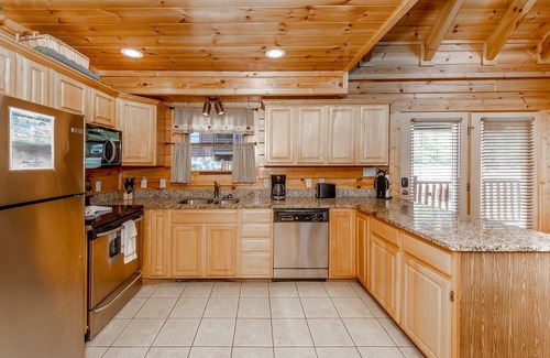 Gatlinburg - Pigeon Forge Cabin | 5 BR Family Cabin in Wear's Valley: Hot Tub, Pool Table, Arcade, Free Tickets!