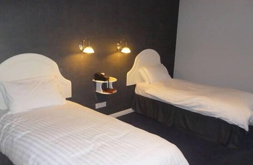 Ballyclare Hotel | 5 Corners Guest Inn