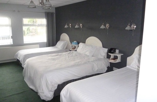 Ballyclare Hotel | 5 Corners Guest Inn