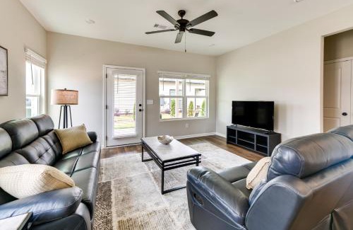 Opelika House | 5 Mi to Auburn University Sleek Townhome with Patio