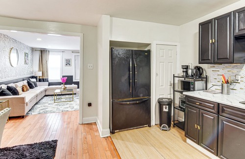 Primos Secane House | 5 Mi to Center City: Townhome in Elmwood Park