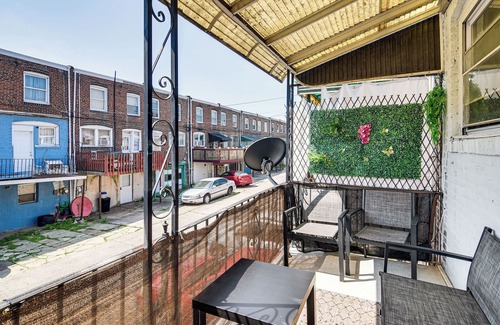 Primos Secane House | 5 Mi to Center City: Townhome in Elmwood Park