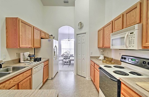 Spring Hill House | 5 Mi to Weeki Wachee Park! Family Home w/Backyard