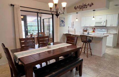 Englewood East House | 5 Miles to Beaches - Cozy Home with Sunroom