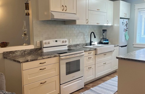 Regional District of Nanaimo Apartment | 5 min Lake & Trail Access! Private, Safe, Fully Stocked nClose to VIU & NRGH