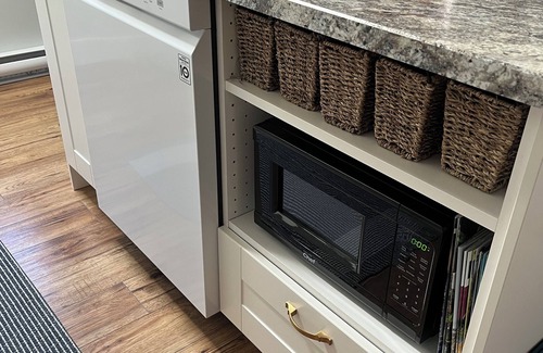 Regional District of Nanaimo Apartment | 5 min Lake & Trail Access! Private, Safe, Fully Stocked nClose to VIU & NRGH