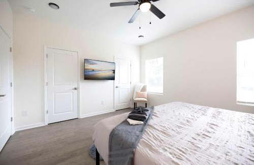 Burlington House | 5 Min to Downtown - 12 to Elon - Deck - Wi-Fi