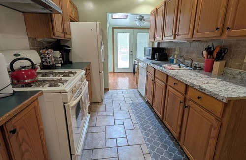 Corning House | 5 min to the Corning Museum of Glass! Family-sized Duplex w/pool table & patio