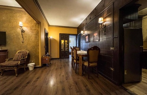 Maadi Apartment | 5-min Walk To Nile l Stylish 2 Brs.lDowntown Maadi