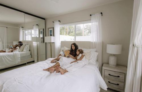 Coral Heights House | 5 mins to Beach Pool & Tiki Hut BBQ