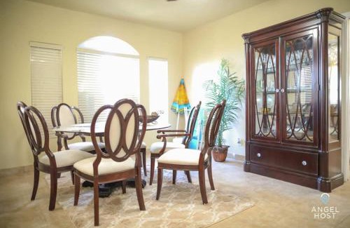 Leeward Settlement House | 5 mins to Beach Pool BBQ Dedicated Workspace