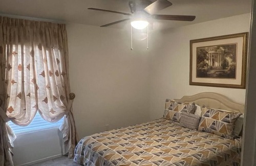 La Buena Vida House | 5 Minute Walk to the State Farm Stadium