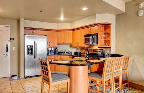 Las Vegas Hotel | 5 Minute walk to the LV Strip and The Sphere! No resort Fees. Luxury Hotel.