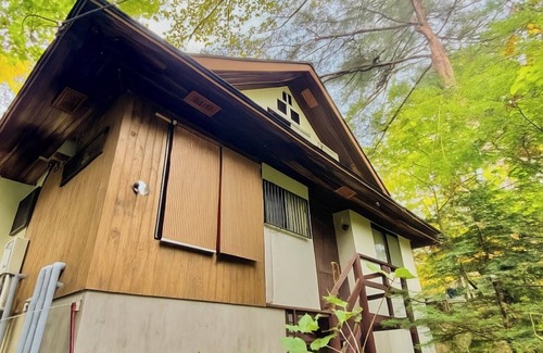 Handeki Onsen House | 5 minutes by car from Yubatake! Celebrity purveyor! Enjoy bliss and luxury in a private villa with a hot spring bath in the nature-rich Kusatsu Onsen!