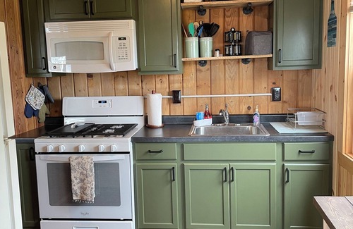 East Tawas House | 5 minutes from Downtown East Tawas, On The Rocks is a cottage on Lake Huron