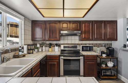 West University House | 5 Minutes from Downtown- Game room, firepit and TV in every bedroom!