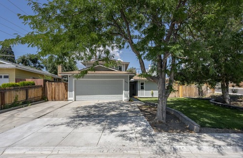 West University House | 5 Minutes from Downtown- Game room, firepit and TV in every bedroom!