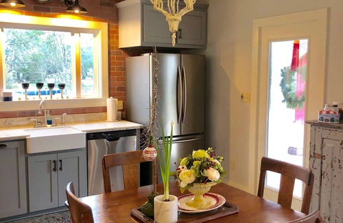 Carmine House | 5 minutes from Round Top! Convenient Antiquing Location