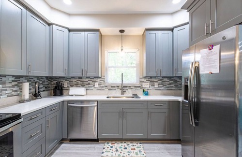 Newport News House | 5 Minutes to Boo Williams Sportsplex! Family fun Grotto waterfall Bethel Oasis