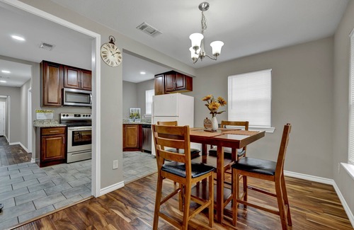 New Braunfels House | 5 minutes to downtown NB and Schlitterbahn! Cozy home