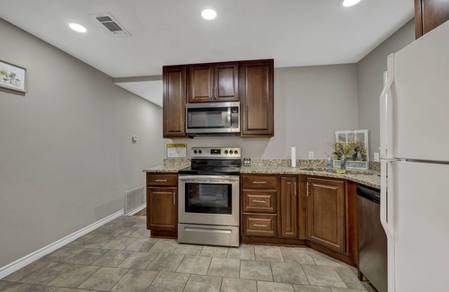 New Braunfels House | 5 minutes to downtown NB and Schlitterbahn! Cozy home