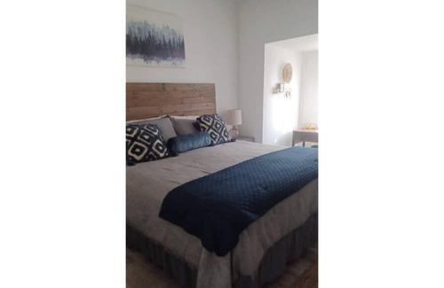 Highland Park House | 5 minutes to Downtown/ two house property