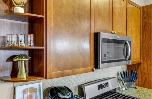 Bellevue Apartment | 5 Minutes to Lenox Mall: Sleeps 8