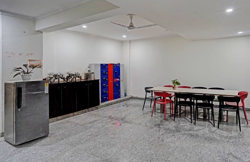 Gurugram Apartment | 5 minutes to the medanta hospital and 10 minutes from Millennium city center