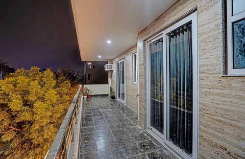 Gurugram Apartment | 5 minutes to the medanta hospital and 10 minutes from Millennium city center