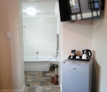 Quigney Beach House | 5 on Jameson Guesthouse