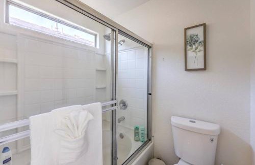 North Las Vegas House | 5 queen beds/Free Streaming/Wi-Fi/Tv's/Coffee