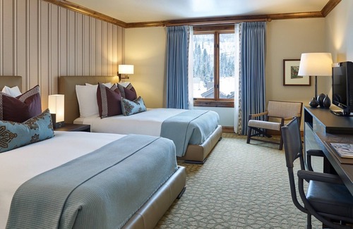 Vail Resort | 5-Star, 2br+den Luxury Residence at the Sebastian in center of Vail Village