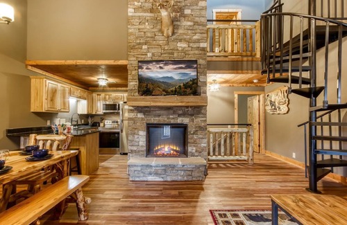 Gatlinburg Condo | 5* Star LUXURY ~ 3BR/3BATH ~ Downtown Gatlinburg ~ WALK EVERYWHERE ~ Sleeps 6