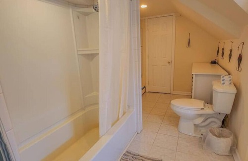 Trenton Hotel | 5 Suite in 1820`s house Open Hearth Inn