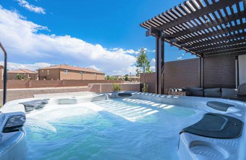 Washington County House | 50-51| 2 Homes Together in St. George with Private Hot Tub