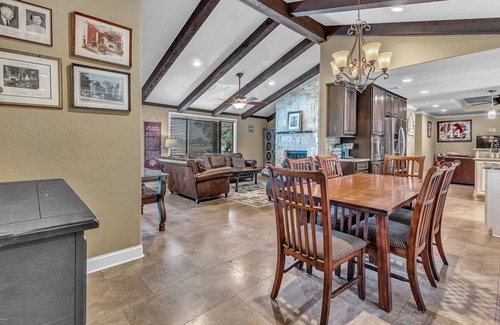 Redmond Terrace House | 50 ft to Texas A&M University! Walk to Kyle Field! Pool & spa!