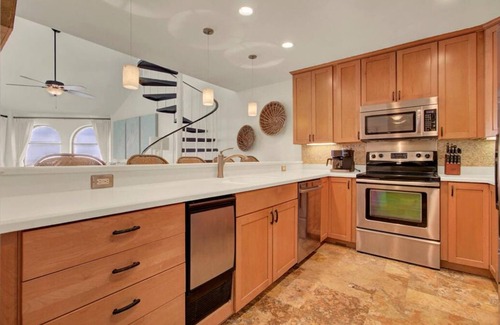Isle of Palms House | 513 Seascape by AvantStay Oceanfront Home w/Amazing View & Community Pool