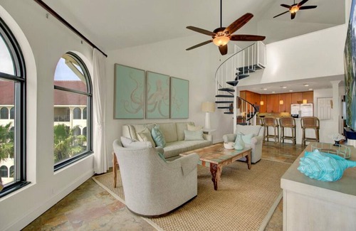 Isle of Palms House | 513 Seascape by AvantStay Oceanfront Home w/Amazing View & Community Pool