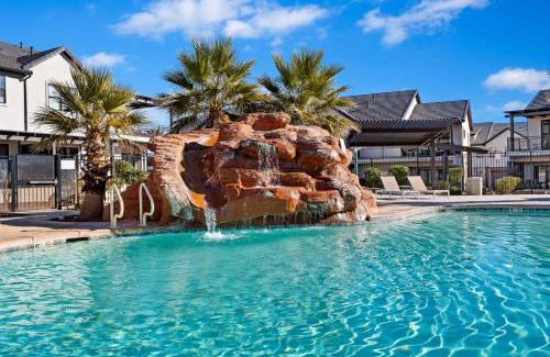 Santa Clara House | 52-53| Poolhouse Duplex in St George with 2 Pools and Hot Tubs