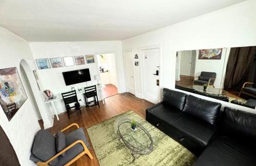St. Louis Apartment | (53.1S) Forest Park, The Zoo, and much more